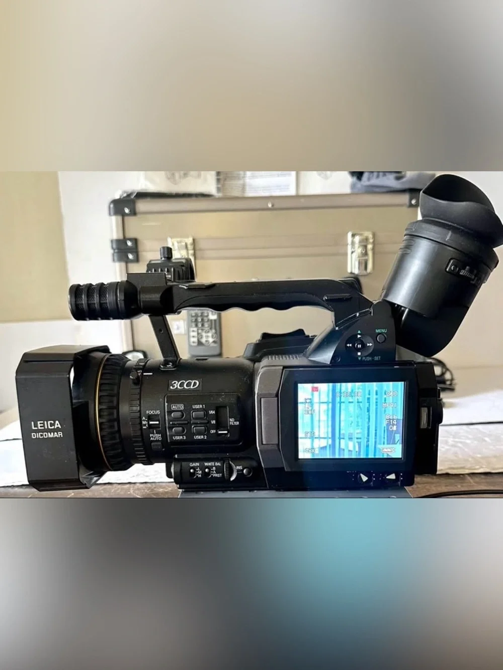 Panasonic AG-DVX100B MiniDV 3CCD Professional Digital Video Camera Recorder
